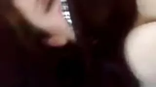 Mama fetei știe că tipul are un Cocoș uriaș și se femei futute în somn bucură de moment.