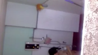 Le LI Lore călărește penisul unui bărbat. xxx porno femei cu animale