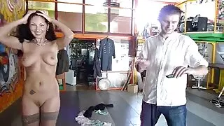 Amanta s-a femei slabe xxx liniștit cu sex interrasial cu cuplul. Cocoș alb și negru.