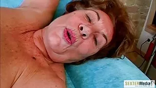 Fiona Frost seduce fratele prietenului ei. filme porno gratis femei mature