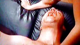 Pula Mare Tphu la turnare. lenjerii porno