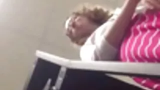 Am supt o Pula Mare a unui străin în poartă și i-am înfipt păsărica imediat ce am văzut banii. filme porno cu batrane