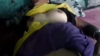 Fata grasă filme porno cu câini și femei s-a predat camionetei pentru bani.