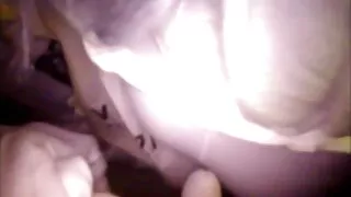 Abella femei cu buci și-o trage în deșert.