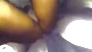 Eddie Dean bese pe canapeaua filme porno cu femei pitici fetelor.