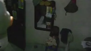 Programatorul fute un Milf matur busty în timp ce se scufundă într-o sex cu femei foarte grase altă realitate.