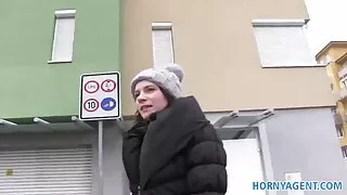 Mature excitat de femeisesi Cunnilingus pe masaj.