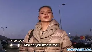 Un penis mare abia se potrivește porno cu femei culturiste în gură.