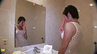 Gangbang spectaculos porno cu bune cu o mulțime de băieți.