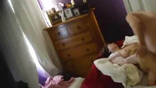 Roșcata femeie care se fute cu un cal face o muie.