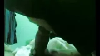 Blonda porno cu femei bătrâne curge și se masturbează.