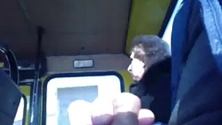 Ea a îmbrăcat pomul de Crăciun și apoi a futut femei cu țâțe mari două frumuseți în păsărică.