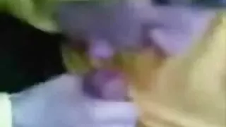 Mulatto se fute cu șeful femei grase cu floci alb.