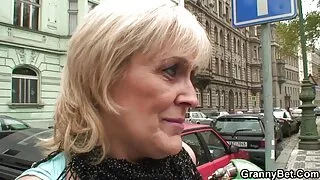 Bruneta cu femei de la țară care se fut pubis Păros își înșeală soțul cu vecinul.