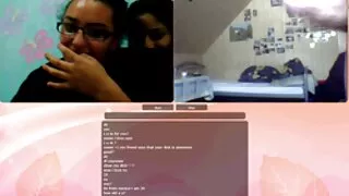 Face o porno cu femei cu floci muie, își linge coaiele.