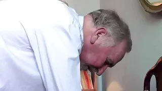 Indică Monroe și Nicole Aria cu gura lor care lucrează filme porno cu ciorapi la cocoș.